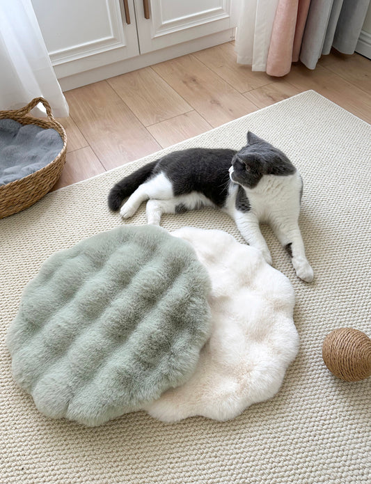 Matcha color Plush Round Cat Mat - Soft Faux Fur Sleeping Pad (40cm Diameter)