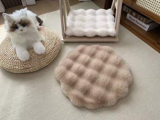 Milk tea color Plush Round Cat Mat - Soft Faux Fur Sleeping Pad (40cm Diameter)