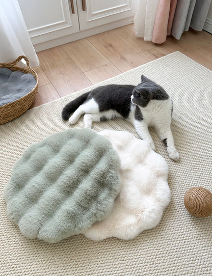 Matcha color Plush Round Cat Mat - Soft Faux Fur Sleeping Pad (40cm Diameter)